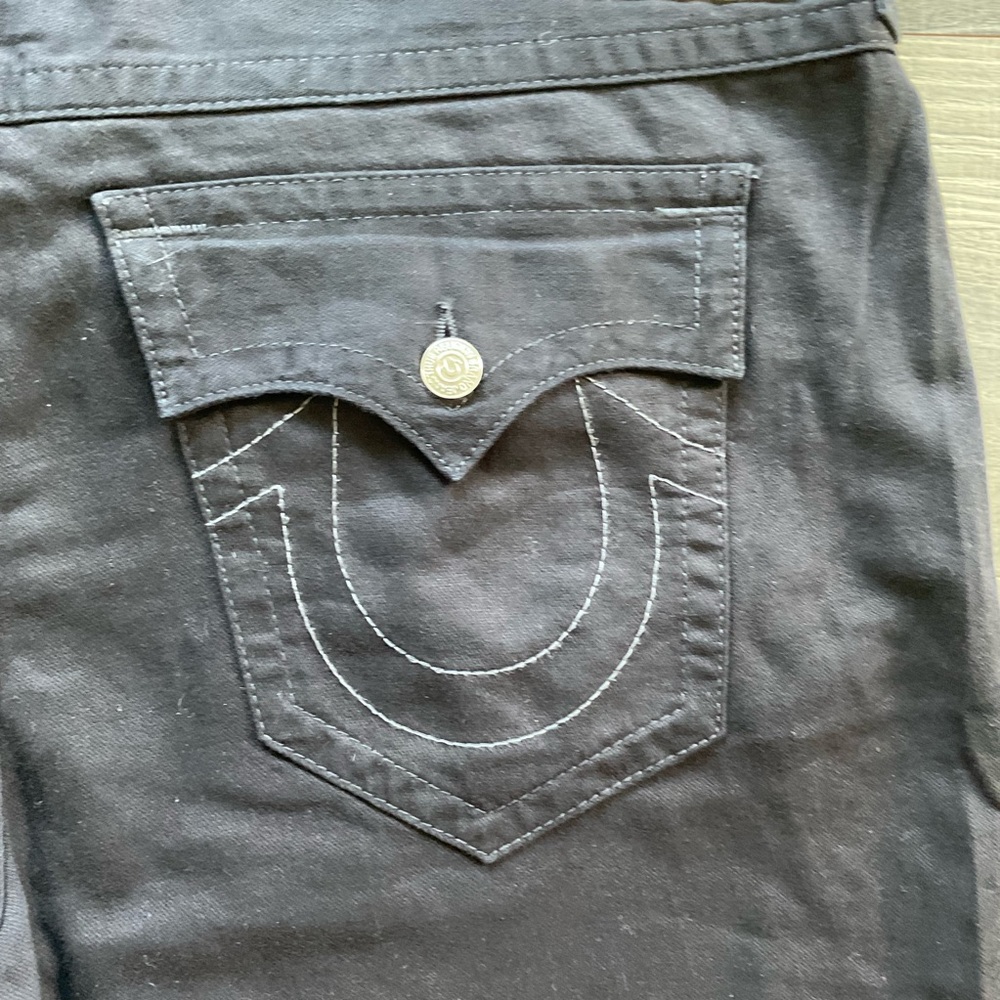 44x28 True Religion Straight w/ Flap Jeans Men’s All Black Distressed - Picture 15 of 16